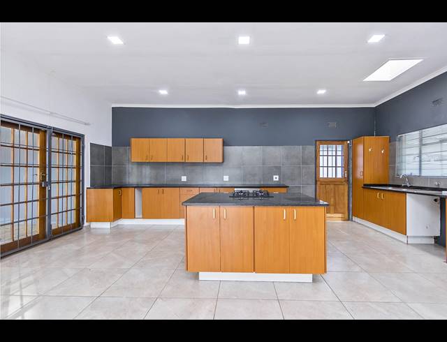 2 BEDROOM HOUSE TO LET IN CRAIGHALL PARK